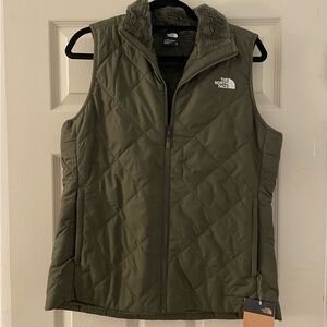 NWT North Face Green Puffer Vest Size Medium